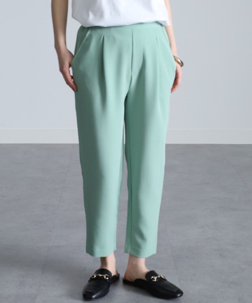 RANAN（ラナン）の「[低身長サイズ有]美脚シルエットタックテーパードパンツ(クロップド丈)(UVカット/防しわ)（スラックス・レディース・オフホワイト/ブラック/ライトグレー/マスタード/ネイビー/ベージュ/ピンク系その他/ミント/ライトカーキ/モスグリーン/ライトベージュ/ブルー/レモンイエロー/セージグリーン/サーモンピンク/ライラック/クリアグリーン/オレンジ系その他/ロイヤルブルー/チャコール/ライトピンク/ブルーグリーン/ダークブルー/ブラウン/シルバーグレー/イエロー系その他・M/L/S/LL）」の11枚目の写真