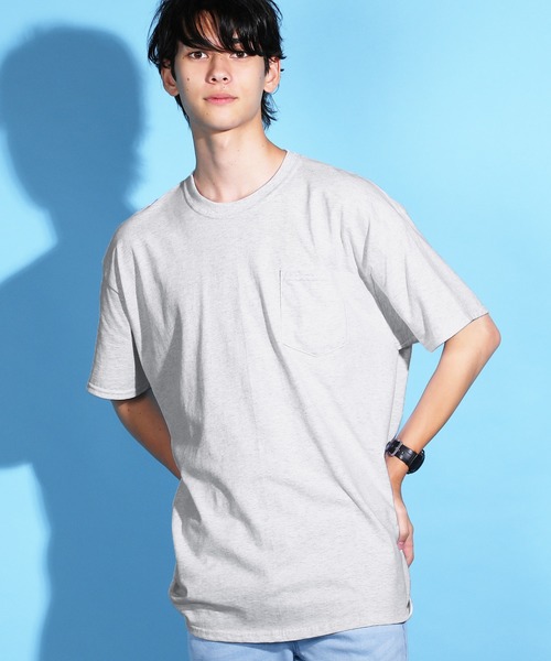 GILDAN(ギルダン)の「GILDAN / ギルダン ビッグシルエット オーバーサイズ 半袖 ポケット Tシャツ(Tシャツ/カットソー・メンズ・アッシュグレー/ブラック/チャコールグレー/ライム/オレンジ系その他/マルーン/ダークグリーン/レッド/ネイビー/ライトブルー/ホワイト/オレンジ/ロイヤルブルー/サンドベージュ/杢グレー・LARGE/XX-LARGE/MEDIUM/X-LARGE)」の4枚目の写真