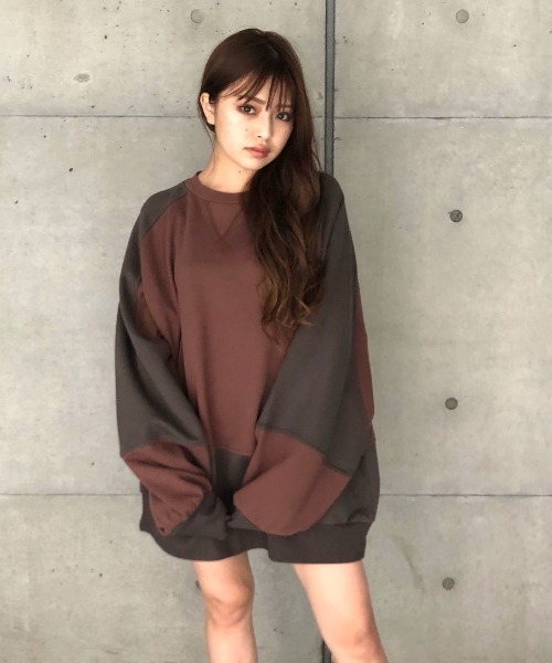 ENVYM(アンビー)の「スウィッチングルーズPO(Tシャツ/カットソー・レディース・ブラック/ブラウン/カーキ・FREE)」の1枚目の写真