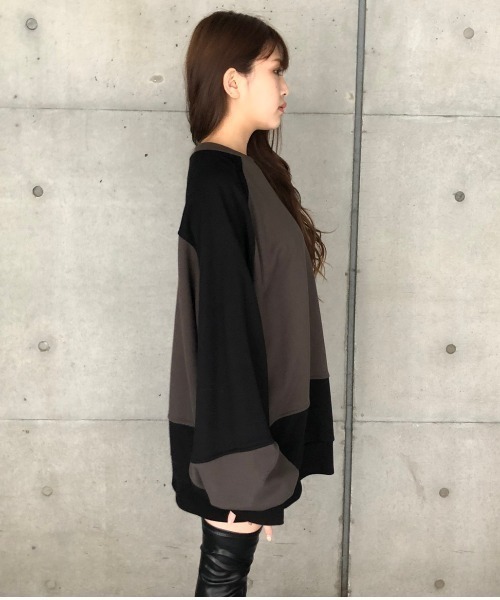 ENVYM(アンビー)の「スウィッチングルーズPO(Tシャツ/カットソー・レディース・ブラック/ブラウン/カーキ・FREE)」の6枚目の写真