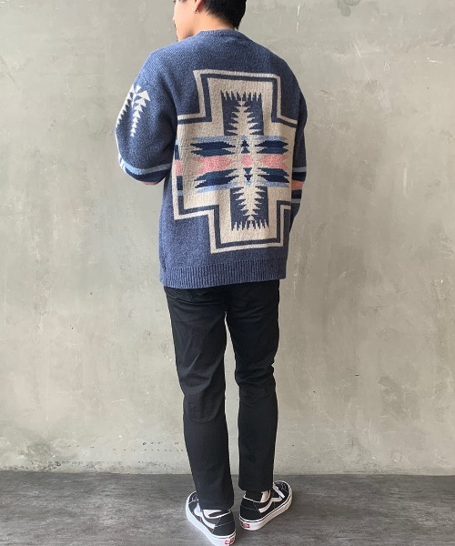 PENDLETON（ペンドルトン）の「[PENDLETON/ペンドルトン] 別注 バックハーディングクルーネックニット（ニット/セーター・メンズ・ベージュ/インディゴブルー/ブラック×ホワイト/ブラック系その他・M/L）」の11枚目の写真