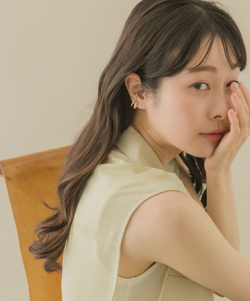 SMELLY(スメリー)の「ツインラインイヤカフ(イヤリング・レディース・ゴールド・-)」の4枚目の写真