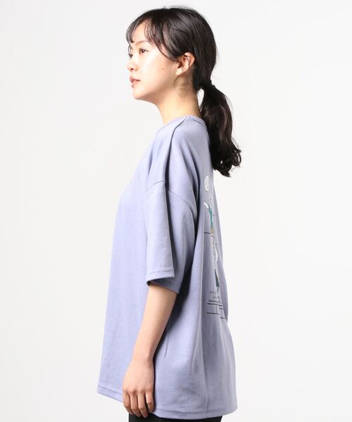 Lazar(ラザル)の「バックプリント Surf & Street イラスト グラフィック ポンチ オーバーサイズ Tシャツ(Tシャツ/カットソー・メンズ・ホワイト/ベージュ/パープル/ピンク/ターコイズブルー/ホワイト系その他/ホワイト系その他2/ホワイト系その他3・M/L)」の11枚目の写真
