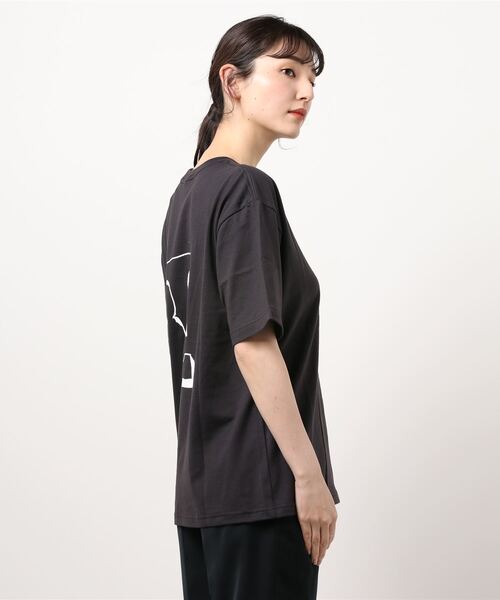 EDWIN（エドウィン）の「EDWIN x ニシクボサユリ アーティストコラボTシャツ（Tシャツ/カットソー・レディース・ホワイト/ブラック/ホワイト系その他/グレイッシュブルー・MEDIUM/LARGE/X-LARGE）」の5枚目の写真