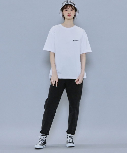 EDWIN（エドウィン）の「EDWIN x ニシクボサユリ アーティストコラボTシャツ（Tシャツ/カットソー・レディース・ホワイト/ブラック/ホワイト系その他/グレイッシュブルー・MEDIUM/LARGE/X-LARGE）」の22枚目の写真