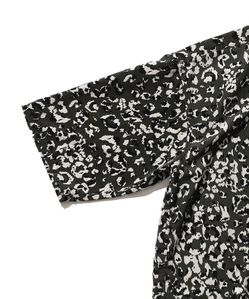 BEAMS（ビームス）の「BEAMS / プリント ルーズ オープン カラーシャツ（シャツ/ブラウス・メンズ・ダークグリーン/ベージュ・SMALL/MEDIUM/LARGE/X-LARGE）」の3枚目の写真