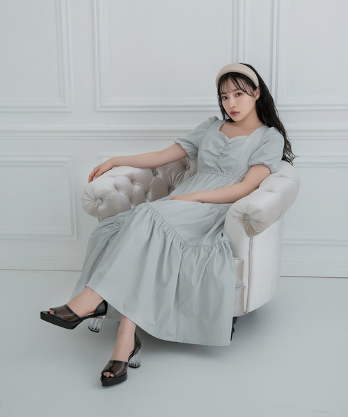 ANDGEEBEE(アンジービー)の「ティアードロングワンピ(ワンピース・レディース・ライトグレー/ライトベージュ・MEDIUM)」の11枚目の写真