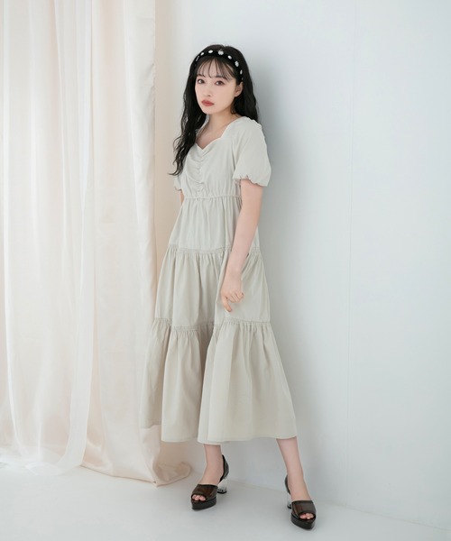 ANDGEEBEE(アンジービー)の「ティアードロングワンピ(ワンピース・レディース・ライトグレー/ライトベージュ・MEDIUM)」の9枚目の写真