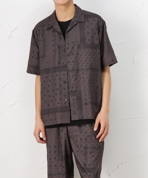 URBAN COLLECTION(アーバンコレクション)の「バンダナ柄オープンカラーシャツ(シャツ/ブラウス・メンズ・ホワイト/ブラック/ブラウン・M/L/XL)」の3枚目の写真