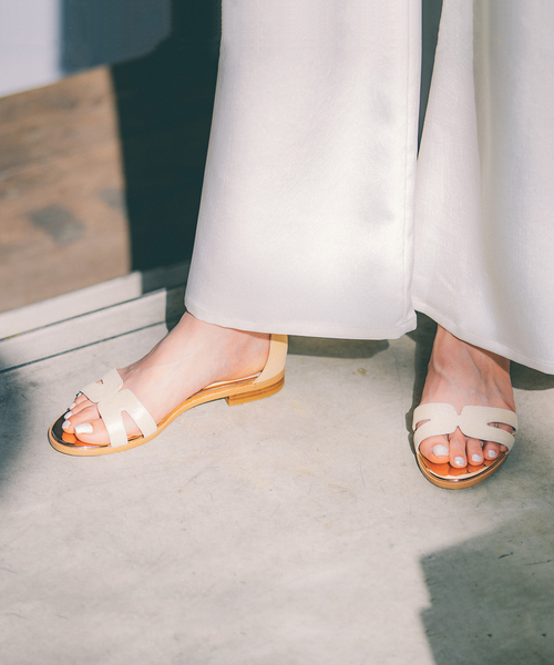 Au BANNISTER(オゥバニスター)の「【ロングヒットアイテム】アンクルストラップサンダル(サンダル・レディース・ブラック/ライトブルー/ネイビー/ピンクゴールド/ピンク/イエロー・35/38/39/40/34/36/37)」の6枚目の写真