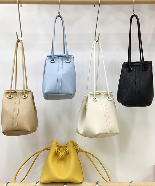 me+em select(ミームセレクト)の「【ポーチ付】スムースレザー巾着ハンドバッグ【数量限定販売】(ハンドバッグ・レディース・ホワイト/ブラック/ベージュ/イエロー/ブルー・FREE)」の3枚目の写真