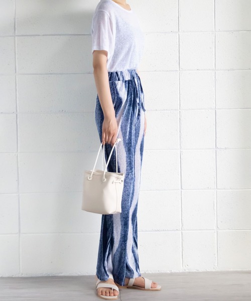 me+em select(ミームセレクト)の「【ポーチ付】スムースレザー巾着ハンドバッグ【数量限定販売】(ハンドバッグ・レディース・ホワイト/ブラック/ベージュ/イエロー/ブルー・FREE)」の9枚目の写真