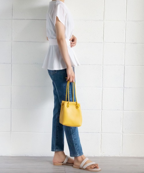 me+em select(ミームセレクト)の「【ポーチ付】スムースレザー巾着ハンドバッグ【数量限定販売】(ハンドバッグ・レディース・ホワイト/ブラック/ベージュ/イエロー/ブルー・FREE)」の16枚目の写真