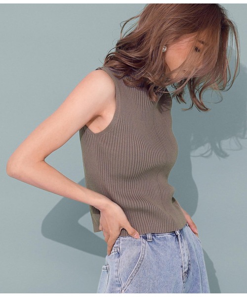 ANAP(アナップ)の「リブプチハイノースリトップス(Tシャツ/カットソー・レディース・ブラック/ブルー/グレイッシュベージュ/オフホワイト・FREE)」の11枚目の写真