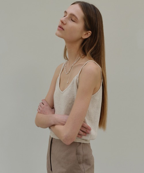 Moia（モイア）の「【Moia】ROUND SLEEVELESS / モイア ラウンド スリーブレス タンクトップ（キャミソール・レディース・ナチュラル/カーキ/ブラック・FREE）」の17枚目の写真