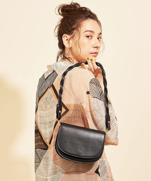 BEAUTY&YOUTH UNITED ARROWS(ビューティーアンドユースユナイテッドアローズ)の「フラップツイストショルダーバッグ -2WAY- ∴(ショルダーバッグ・レディース・ブラック/ライム・FREE)」の11枚目の写真