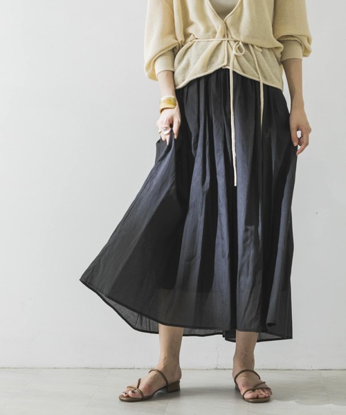 URBAN RESEARCH(アーバンリサーチ)の「ボックスタックエアリーロングスカート(スカート・レディース・オフホワイト/ライトブルー/ブラック/パープル系その他・FREE)」の3枚目の写真