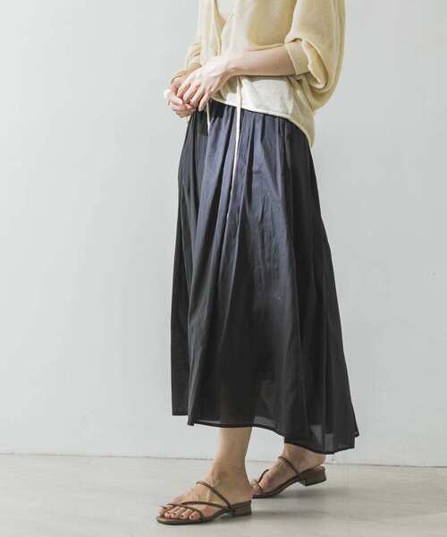 URBAN RESEARCH(アーバンリサーチ)の「ボックスタックエアリーロングスカート(スカート・レディース・オフホワイト/ライトブルー/ブラック/パープル系その他・FREE)」の20枚目の写真