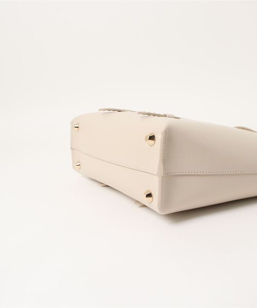 Jines（ジネス）の「CHRISTIAN VILLA☆すっきり大人のスタッズトートBAG☆M（ショルダーバッグ・レディース・オフホワイト・FREE）」の5枚目の写真