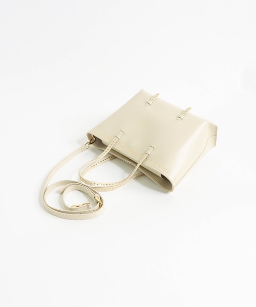 Jines（ジネス）の「CHRISTIAN VILLA☆すっきり大人のスタッズトートBAG☆M（ショルダーバッグ・レディース・オフホワイト・FREE）」の2枚目の写真