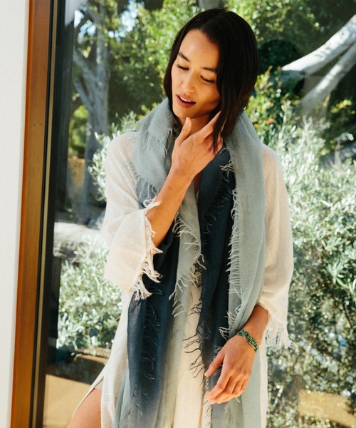 CHAN LUU（チャンルー）の「グラデーションカラー カシミヤシルクストール BRH-SC-254（ストール/ショール・レディース・グリーン/ブルー・フリー）」の7枚目の写真