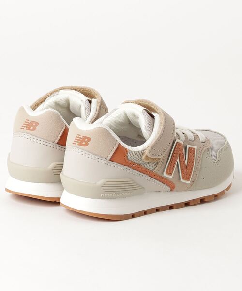 NEW BALANCE（ニューバランス）の「YV996（スニーカー・キッズ・ベージュ/ネイビー系・22.5cm/23.5cm/17.5cm/18.5cm/23.0cm/24.0cm/20.5cm/21.5cm/22.0cm/19.5cm/17.0cm/18.0cm/19.0cm/20.0cm/21.0cm）」の3枚目の写真