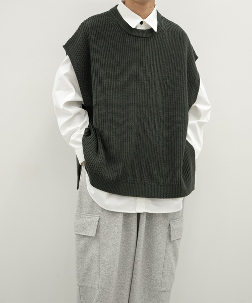 kutir（クティール）の「サイドスリットニットベスト（ベスト・メンズ・オフホワイト/ダークブルー/チャコールグレー・MEDIUM/LARGE）」の2枚目の写真