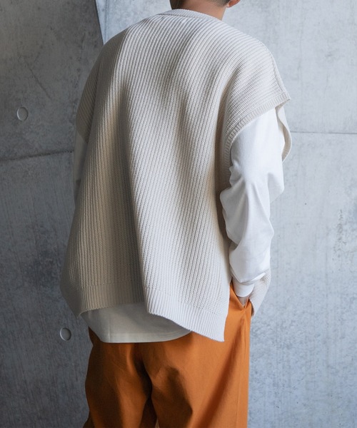 kutir（クティール）の「サイドスリットニットベスト（ベスト・メンズ・オフホワイト/ダークブルー/チャコールグレー・MEDIUM/LARGE）」の19枚目の写真