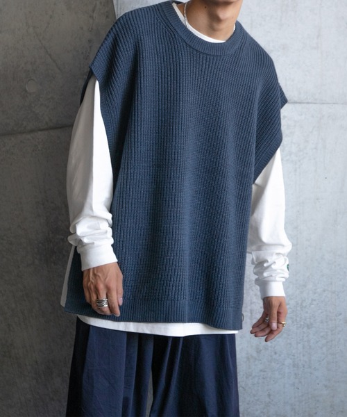 kutir（クティール）の「サイドスリットニットベスト（ベスト・メンズ・オフホワイト/ダークブルー/チャコールグレー・MEDIUM/LARGE）」の9枚目の写真