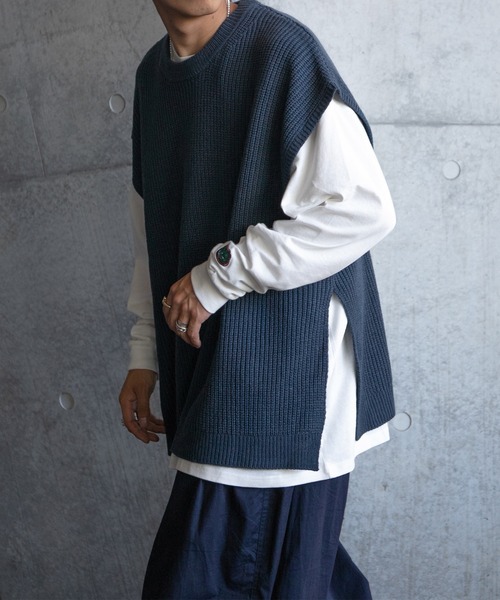 kutir（クティール）の「サイドスリットニットベスト（ベスト・メンズ・オフホワイト/ダークブルー/チャコールグレー・MEDIUM/LARGE）」の6枚目の写真