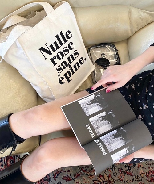 epine（エピヌ）の「Nulle rose sans epine embroidery tote bag
