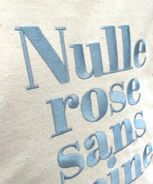 epine（エピヌ）の「Nulle rose sans epine embroidery tote bag