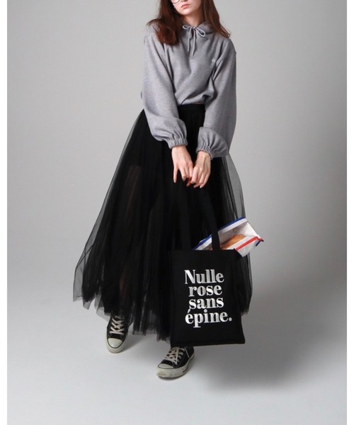 epine（エピヌ）の「Nulle rose sans epine embroidery tote bag