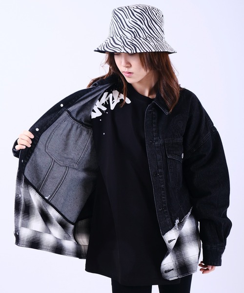 MISHKA(ミシカ)の「【MISHKA】無地&チェック柄 異素材切替 ビッグデニムジャケット(デニムジャケット・メンズ・ブラック・L/M)」の11枚目の写真