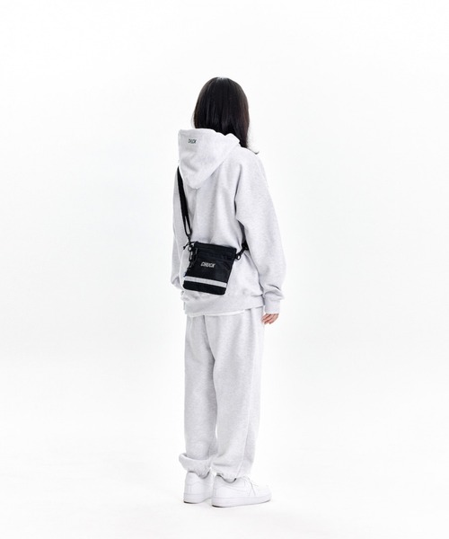 CHUCK(チャック)の「CHUCK/ミニSacoche Bag 2238928(ショルダーバッグ・レディース・ブラック・FREE)」の8枚目の写真