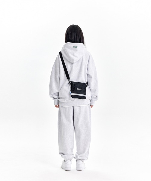 CHUCK(チャック)の「CHUCK/ミニSacoche Bag 2238928(ショルダーバッグ・レディース・ブラック・FREE)」の6枚目の写真