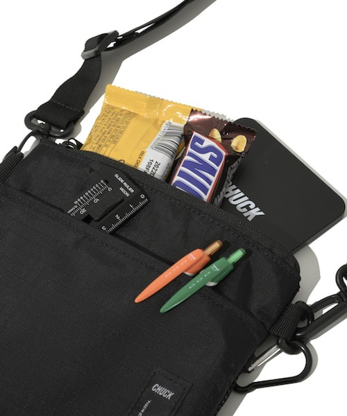 CHUCK(チャック)の「CHUCK/ミニSacoche Bag 2238928(ショルダーバッグ・レディース・ブラック・FREE)」の3枚目の写真