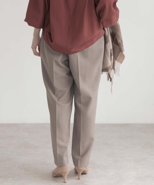 URBAN RESEARCH ROSSO WOMEN（アーバンリサーチ　ロッソ）の「コクーンタックトラウザー（その他パンツ・レディース・チャコールグレー/モカ/レッド・38/36）」の21枚目の写真