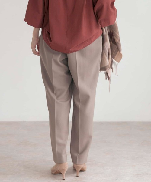 URBAN RESEARCH ROSSO WOMEN（アーバンリサーチ　ロッソ）の「コクーンタックトラウザー（その他パンツ・レディース・チャコールグレー/モカ/レッド・38/36）」の9枚目の写真