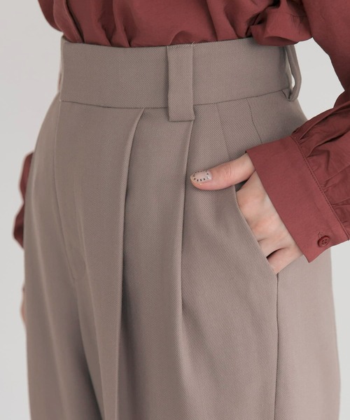 URBAN RESEARCH ROSSO WOMEN（アーバンリサーチ　ロッソ）の「コクーンタックトラウザー（その他パンツ・レディース・チャコールグレー/モカ/レッド・38/36）」の11枚目の写真