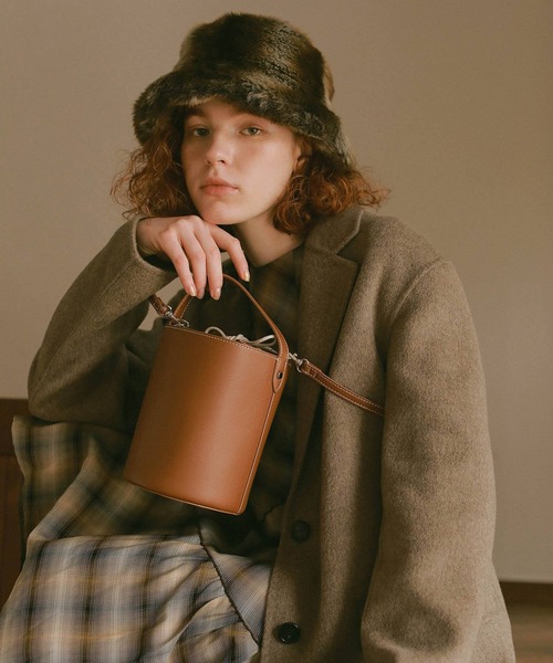 EFOLE（エフォル）の「【EFOLE】 キャンバス巾着付き バケットバッグ（ハンドバッグ・レディース・ブラック/キャメル・FREE）」の4枚目の写真