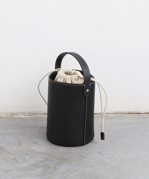 EFOLE（エフォル）の「【EFOLE】 キャンバス巾着付き バケットバッグ（ハンドバッグ・レディース・ブラック/キャメル・FREE）」の9枚目の写真