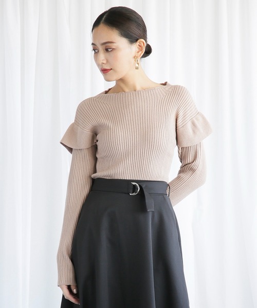 ENNEA(エンネア)の「【2021AW】肩フリルデザイン・抗ピリングモダールヤーン12Gリブニット(ニット/セーター・レディース・ベージュ/レッド/ブルー/キャメル・M)」の2枚目の写真