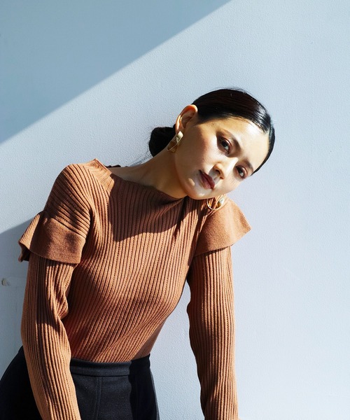 ENNEA(エンネア)の「【2021AW】肩フリルデザイン・抗ピリングモダールヤーン12Gリブニット(ニット/セーター・レディース・ベージュ/レッド/ブルー/キャメル・M)」の11枚目の写真