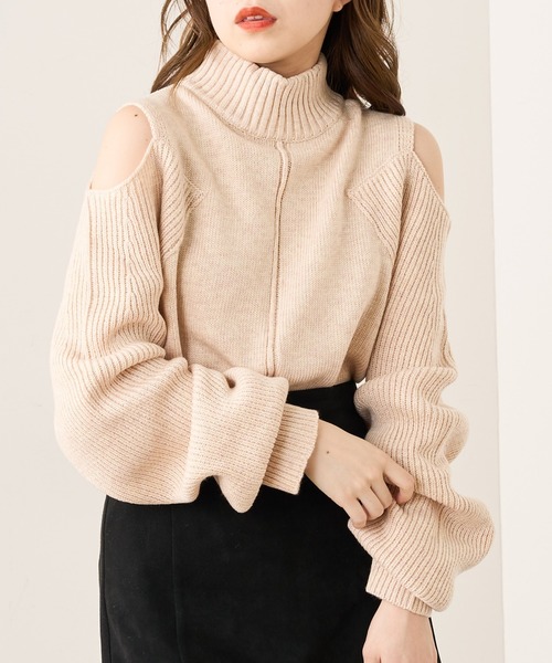 Chico（チコ）の「【新色追加】肩スリットハイネックルーズニット（ニット/セーター・レディース・ブラウン/アイボリー/ブラック/ライトグレー・FREE）」の2枚目の写真