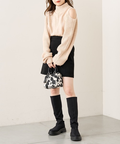 Chico（チコ）の「【新色追加】肩スリットハイネックルーズニット（ニット/セーター・レディース・ブラウン/アイボリー/ブラック/ライトグレー・FREE）」の5枚目の写真