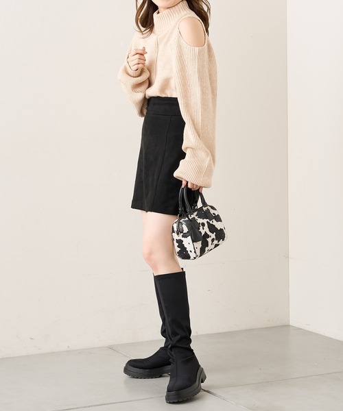 Chico（チコ）の「【新色追加】肩スリットハイネックルーズニット（ニット/セーター・レディース・ブラウン/アイボリー/ブラック/ライトグレー・FREE）」の6枚目の写真