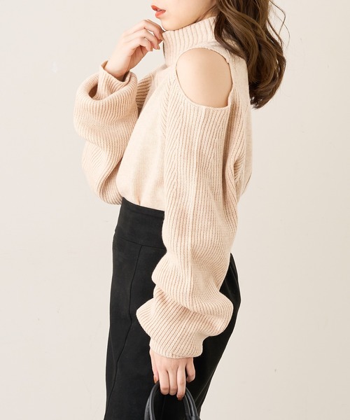 Chico（チコ）の「【新色追加】肩スリットハイネックルーズニット（ニット/セーター・レディース・ブラウン/アイボリー/ブラック/ライトグレー・FREE）」の9枚目の写真