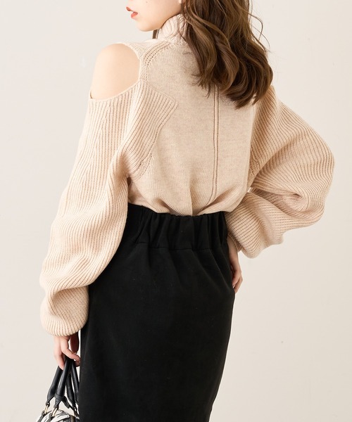 Chico（チコ）の「【新色追加】肩スリットハイネックルーズニット（ニット/セーター・レディース・ブラウン/アイボリー/ブラック/ライトグレー・FREE）」の10枚目の写真