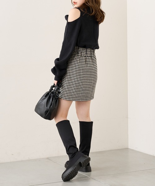 Chico（チコ）の「【新色追加】肩スリットハイネックルーズニット（ニット/セーター・レディース・ブラウン/アイボリー/ブラック/ライトグレー・FREE）」の19枚目の写真